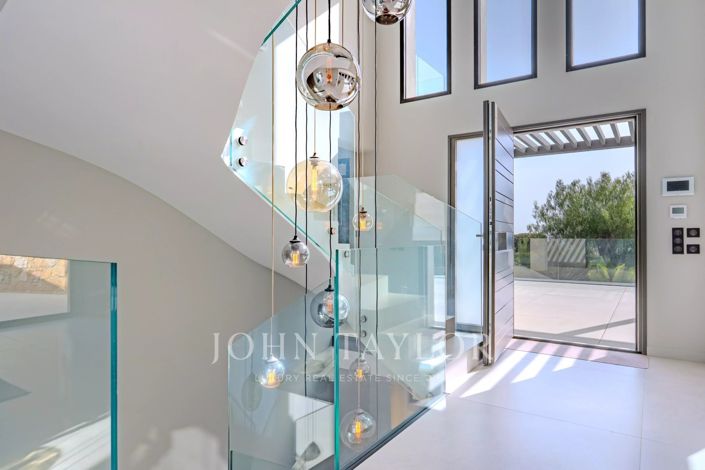 Image No.10-5 Bed House for sale