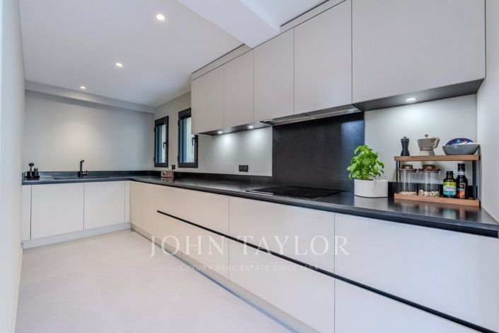 Image No.11-5 Bed House for sale