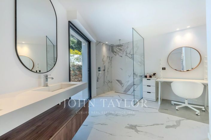 Image No.14-5 Bed House for sale