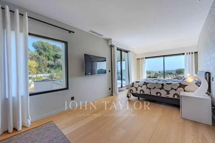 Image No.15-5 Bed House for sale