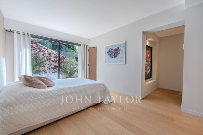 Image No.17-5 Bed House for sale