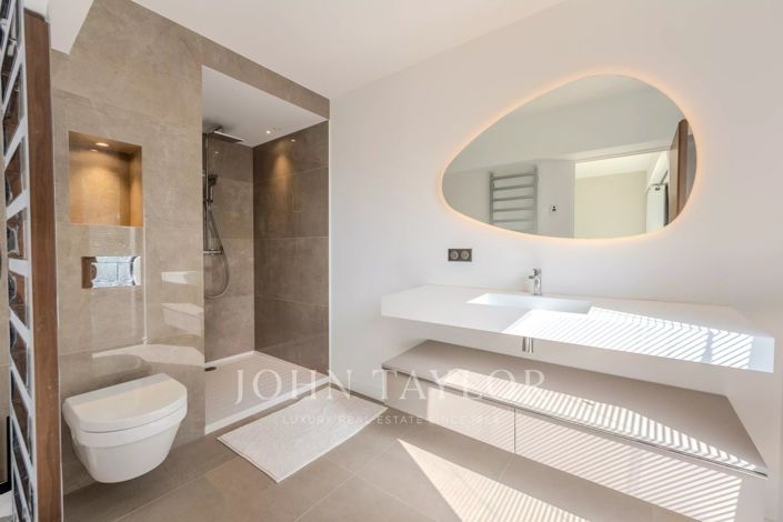 Image No.18-5 Bed House for sale