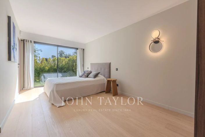 Image No.19-5 Bed House for sale