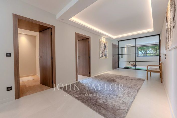 Image No.21-5 Bed House for sale