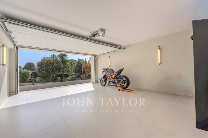 Image No.25-5 Bed House for sale