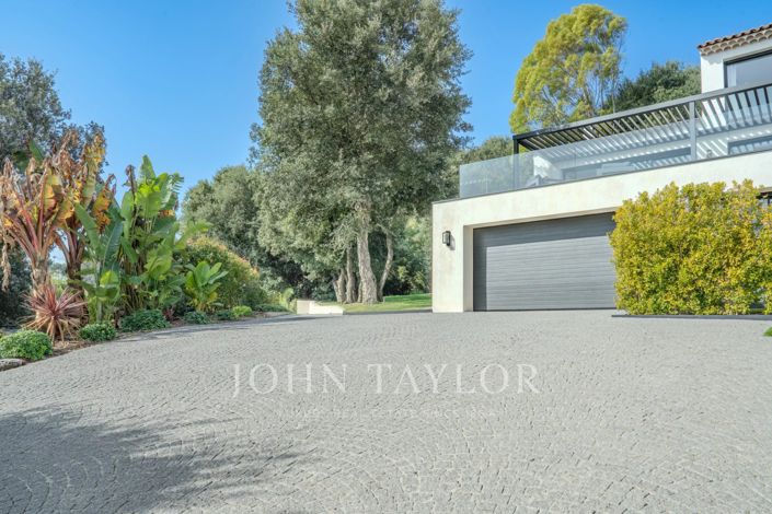 Image No.26-5 Bed House for sale