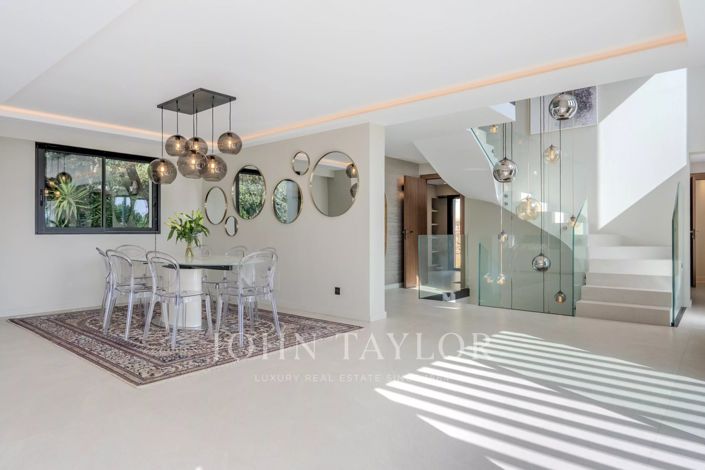 Image No.8-5 Bed House for sale