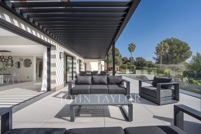 Image No.9-5 Bed House for sale