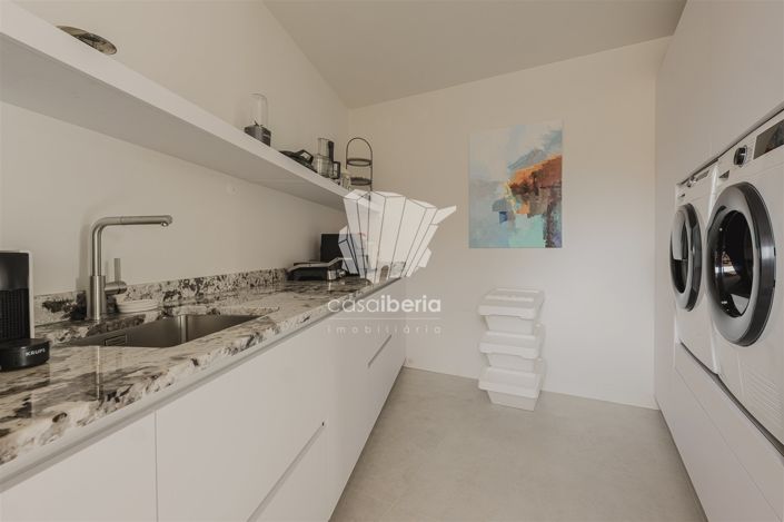 Image No.25-4 Bed House for sale