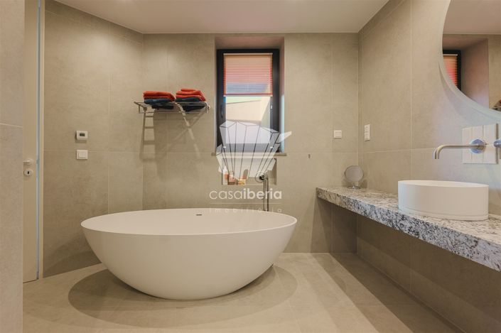 Image No.44-4 Bed House for sale