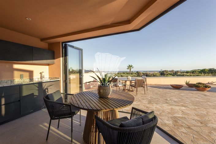 Image No.6-4 Bed House for sale