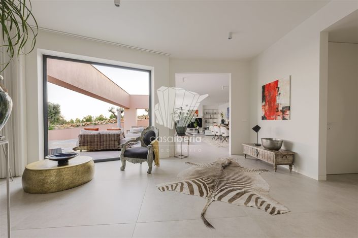 Image No.9-4 Bed House for sale