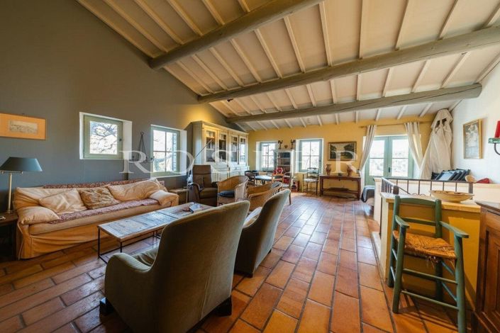 Image No.5-6 Bed House for sale