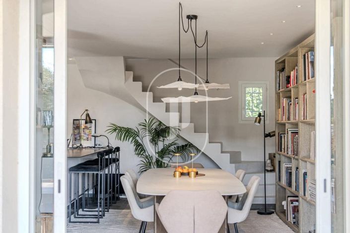 Image No.9-5 Bed House for sale