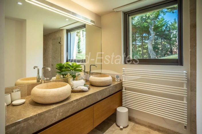 Image No.10-5 Bed House for sale
