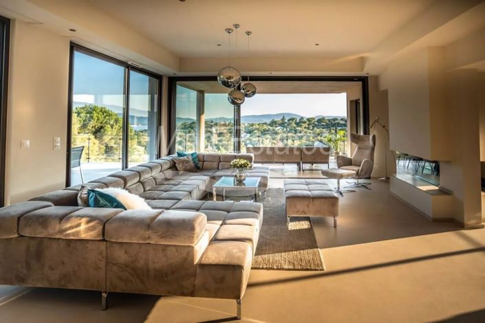 Image No.5-5 Bed House for sale