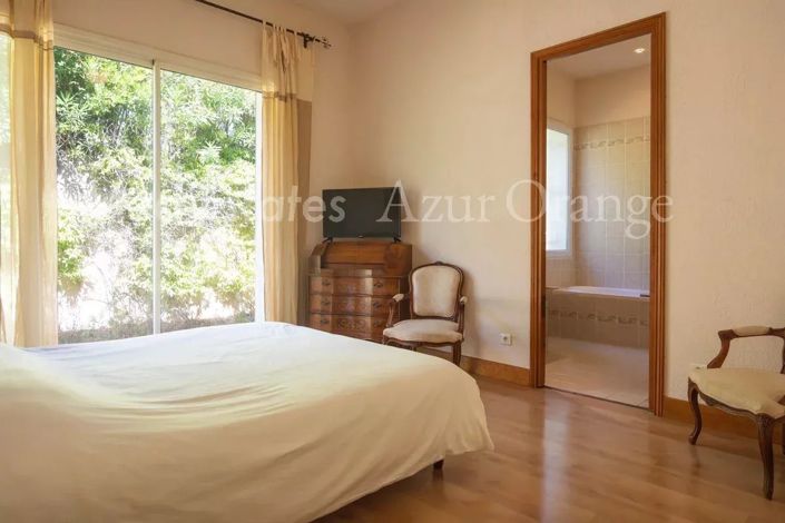 Image No.16-6 Bed House for sale