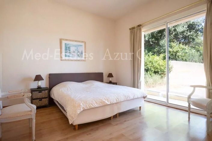 Image No.17-6 Bed House for sale