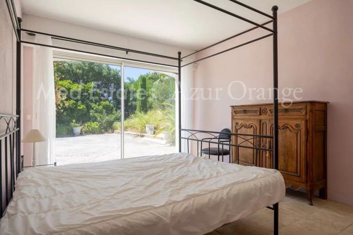 Image No.26-6 Bed House for sale