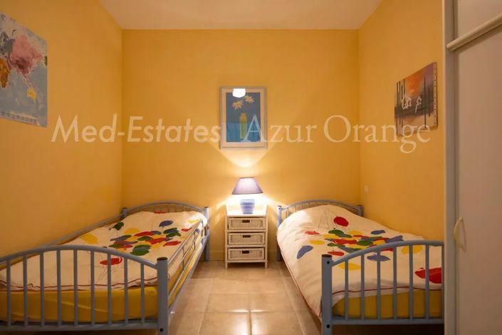 Image No.27-6 Bed House for sale
