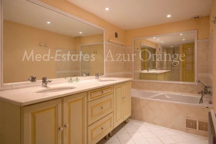 Image No.28-6 Bed House for sale