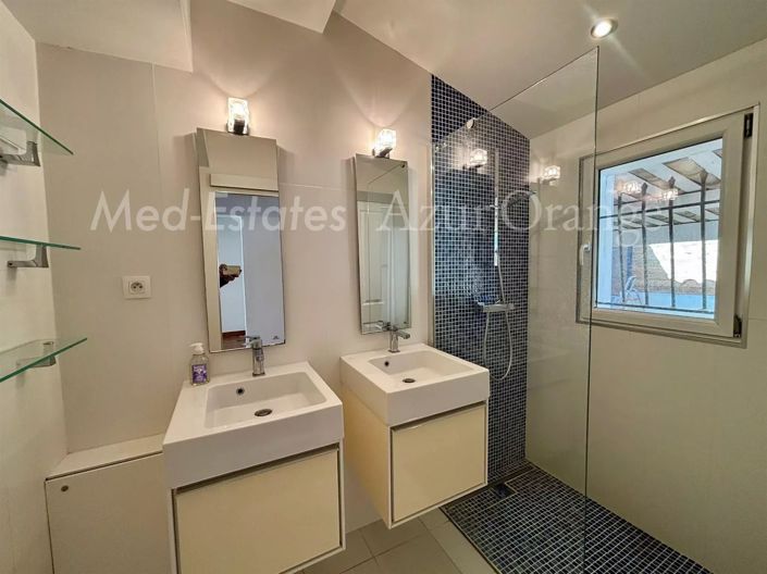 Image No.8-2 Bed House for sale