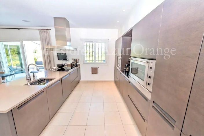 Image No.6-4 Bed House for sale