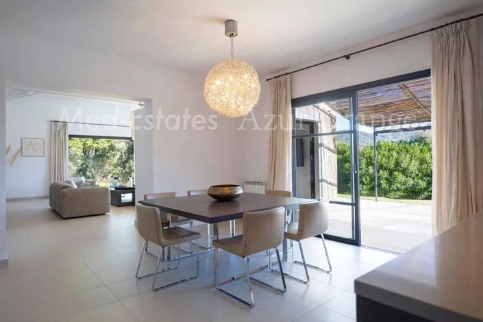 Image No.8-4 Bed House for sale