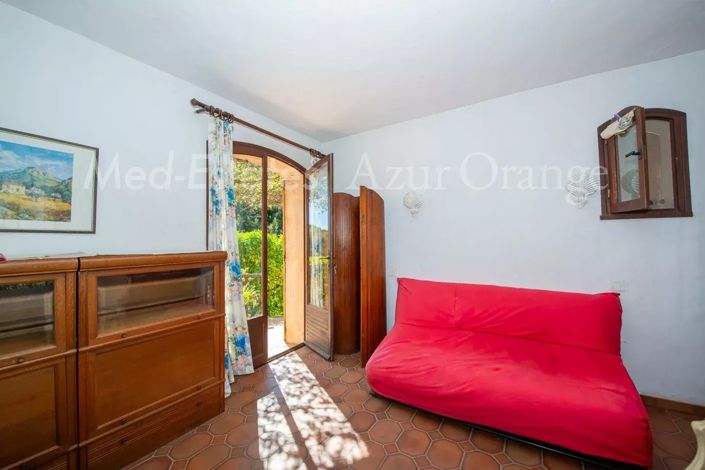Image No.17-6 Bed House for sale