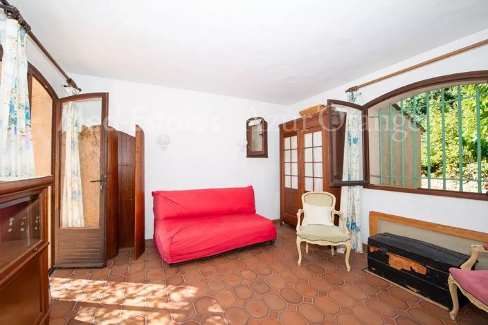 Image No.18-6 Bed House for sale