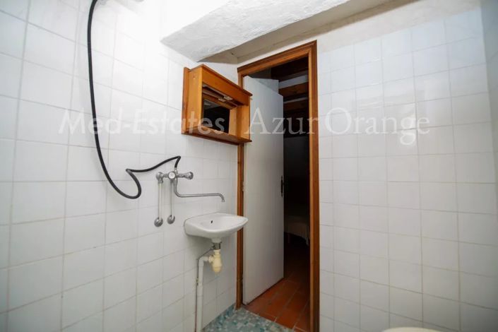 Image No.28-6 Bed House for sale