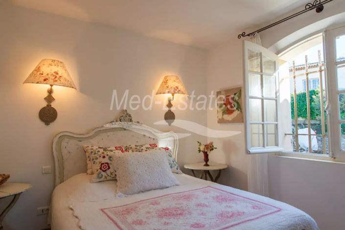 Image No.11-3 Bed House for sale