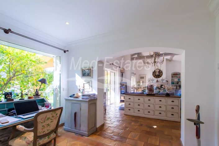 Image No.8-3 Bed House for sale