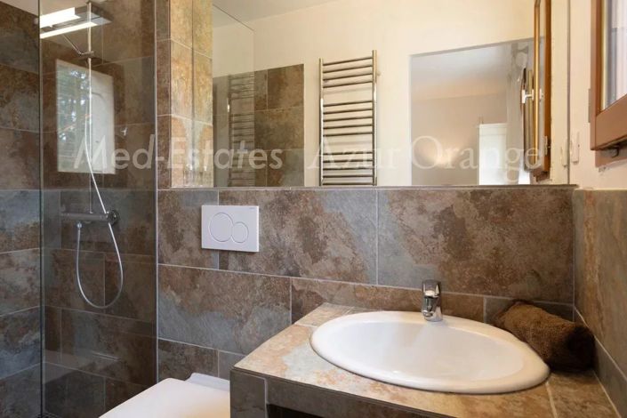 Image No.20-5 Bed House for sale