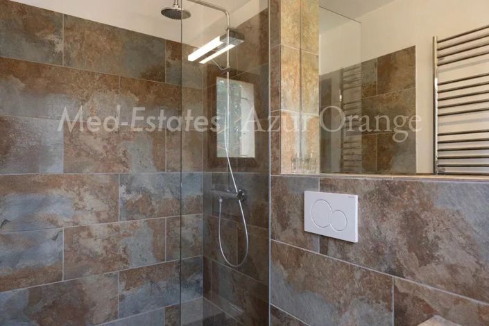Image No.20-5 Bed House for sale