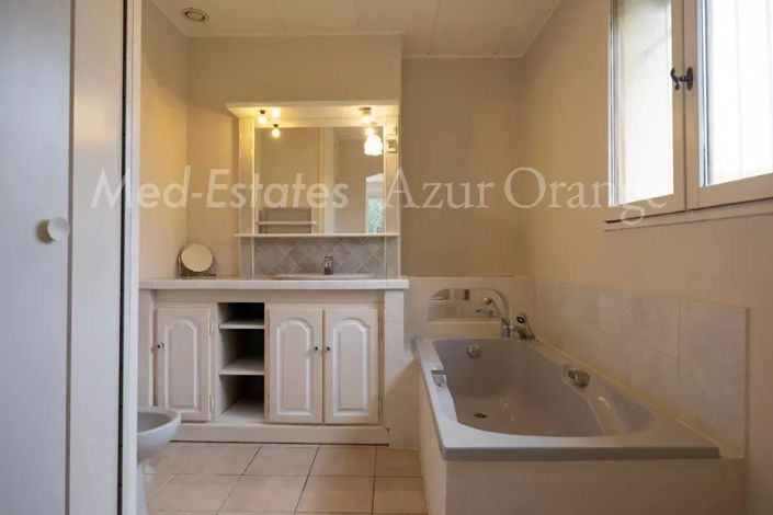 Image No.21-5 Bed House for sale