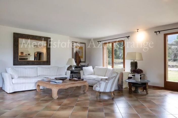 Image No.6-5 Bed House for sale