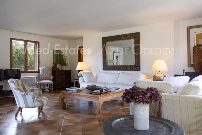 Image No.6-5 Bed House for sale