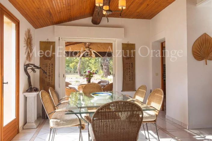 Image No.8-5 Bed House for sale