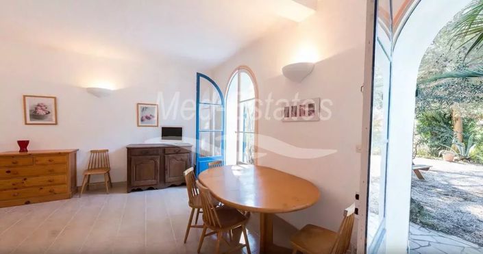 Image No.5-10 Bed House for sale