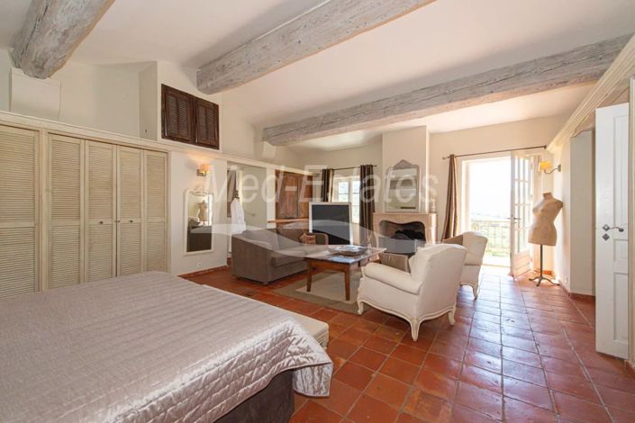 Image No.12-6 Bed House for sale