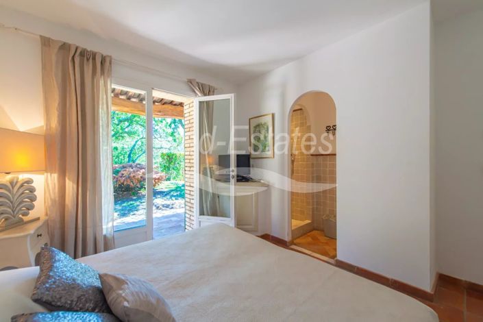 Image No.15-6 Bed House for sale