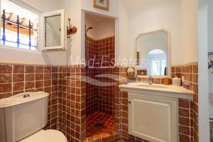 Image No.24-6 Bed House for sale