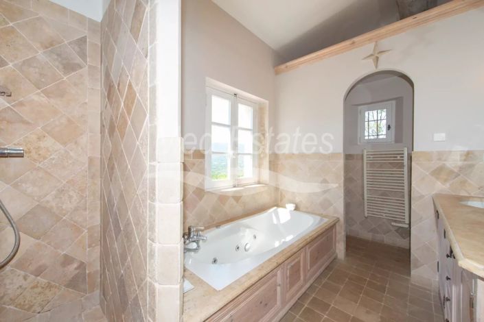 Image No.36-6 Bed House for sale