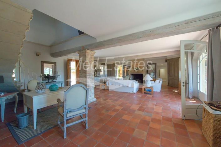 Image No.8-6 Bed House for sale