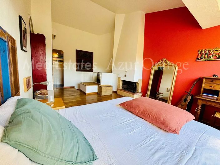 Image No.10-3 Bed House for sale