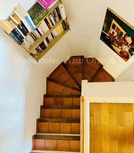 Image No.8-3 Bed House for sale