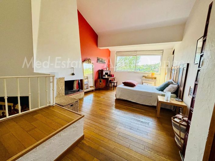 Image No.9-3 Bed House for sale