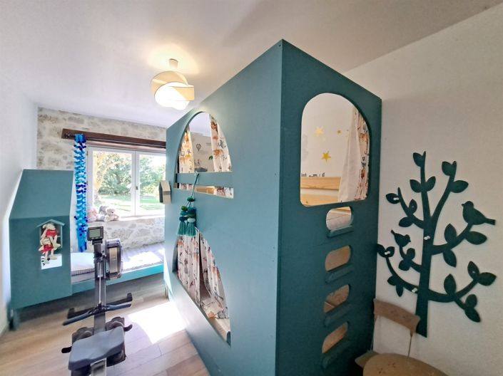 Image No.17-4 Bed House for sale