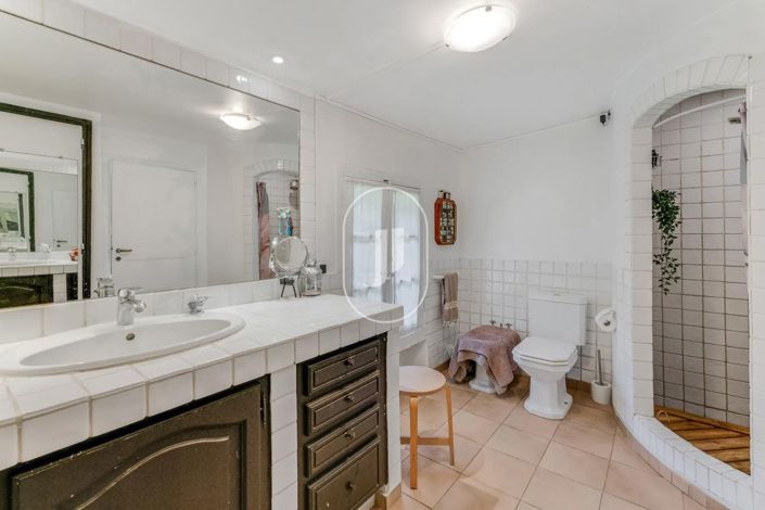 Image No.10-4 Bed House for sale